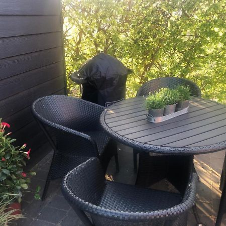 Nyistandsat Hojloftet Kaelderlejlighed Pa 70 M2 I Viborg Centrum, Med Plads Til 4 Personer Екстер'єр фото