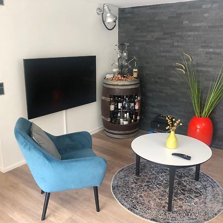 Nyistandsat Hojloftet Kaelderlejlighed Pa 70 M2 I Viborg Centrum, Med Plads Til 4 Personer Екстер'єр фото