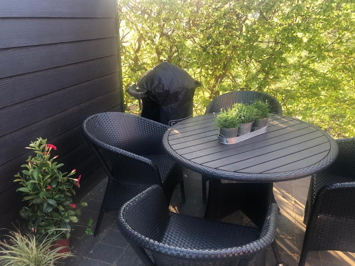 Nyistandsat Hojloftet Kaelderlejlighed Pa 70 M2 I Viborg Centrum, Med Plads Til 4 Personer Екстер'єр фото